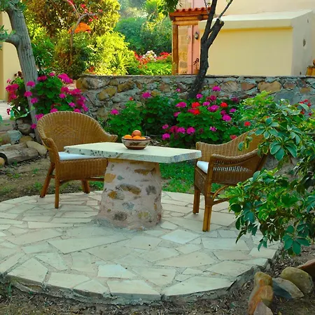 In Guest - Traditional For Relaxation And Rejuvenation Hriszí Aktí Haniá