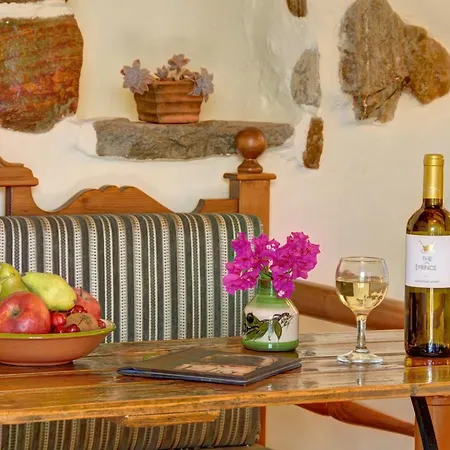 In Guest - Traditional For Relaxation And Rejuvenation Affittacamere La Canea